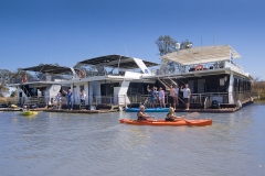 White-Houseboats-outside-1